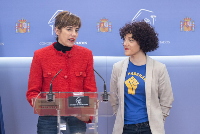 La portavoz de Sumar en el Congreso, Marta Lois (i) y la diputada de Sumar, Aina Vidal (d), durante una rueda de prensa previa a la celebración de la Junta de Portavoces en el Congreso de los Diputados, a 14 de noviembre de 2023, en Madrid (España).
