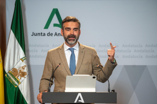 El consejero de Sostenibilidad, Medio Ambiente y Economía Azul y portavoz del Gobierno, Ramón Fernández-Pacheco comparece en rueda de prensa posterior al Consejo de Gobierno. A 14 de noviembre de 2023, en Sevilla (Andalucía, España). Como cada martes, el