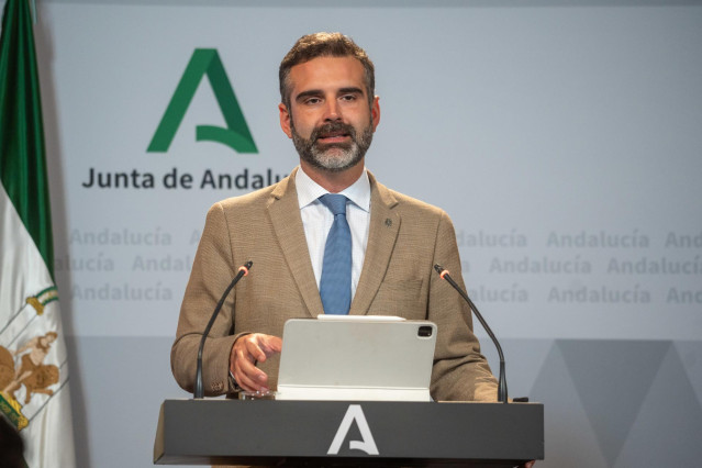 El consejero de Sostenibilidad y portavoz del Gobierno andaluz, Ramón Fernández-Pacheco, este martes en la rueda de prensa del Consejo de Gobierno.
