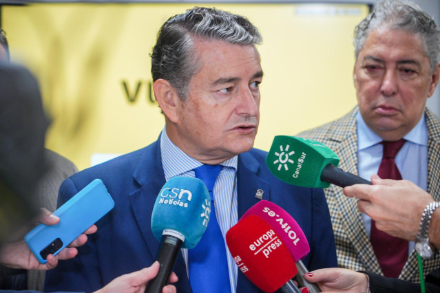 El consejero de la Presidencia, Interior, Diálogo Social y Simplificación Administrativa, Antonio Sanz interviene tras la inauguración del nuevo Punto Vuela, a 15 de noviembre de 2023, en Sevilla, (Andalucía, España). El consejero de la Presidencia, Inter