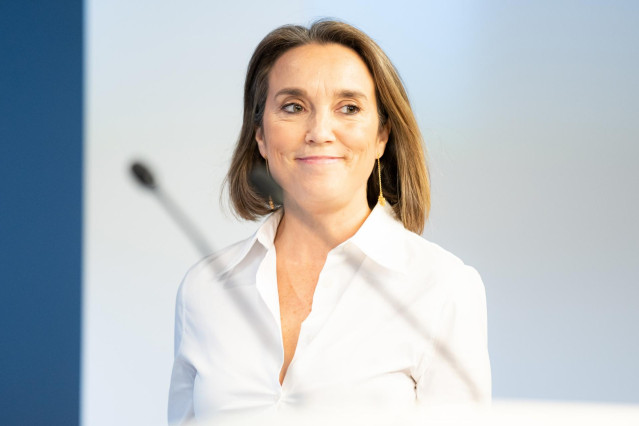 La secretaria general del Partido Popular, Cuca Gamarra, a su llegada a una rueda de prensa tras una reunión urgente del Comité de Dirección del Partido Popular, a 10 de noviembre de 2023, en Madrid (España). Feijóo convocó ayer, 9 de noviembre, de forma