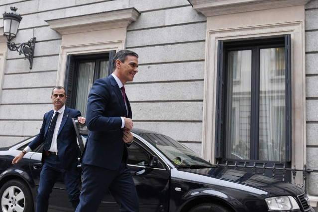 El presidente del Gobierno en funciones y candidato a la reelección, Pedro Sánchez, a su llegada a la primera sesión del debate de investidura como presidente de Gobierno, en el Congreso de los Diputados, a 15 de noviembre de 2023, en Madrid (España). El