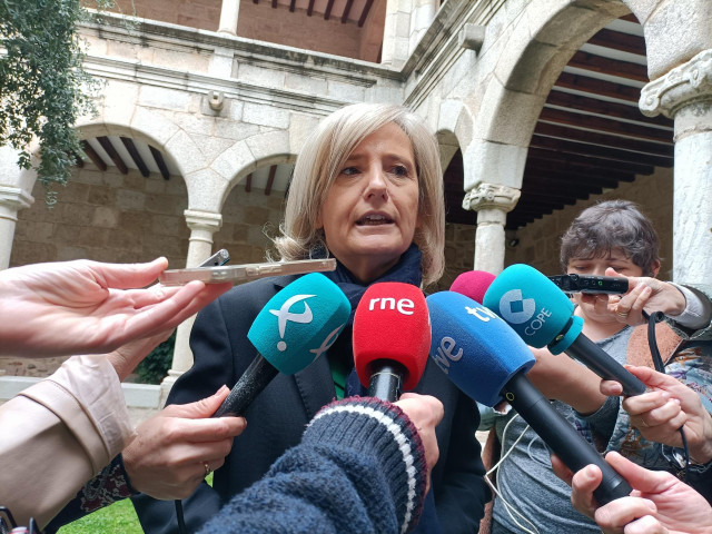 La consejera de Cultura, Turismo, Jóvenes y Deportes de la Junta, Victoria Bazaga, en declaraciones a los medios tras la reunióni del Consejo Rector del Consorcio Teatro López de Ayala de Badajoz