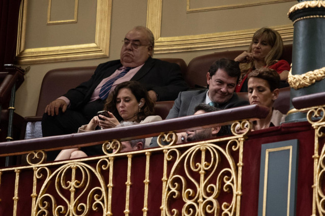 La presidenta de la Comunidad de Madrid, Isabel Díaz Ayuso, en la tribuna de invitados del Congreso