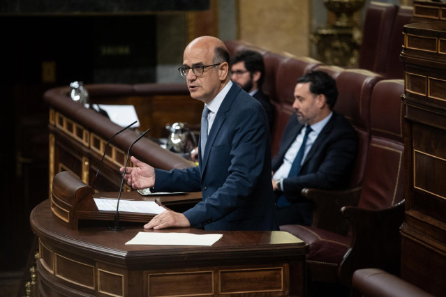 El diputado de Unión del Pueblo Navarro (UPN) en el Congreso, Alberto Catalán, interviene durante la segunda sesión del debate de investidura de Pedro Sánchez como presidente de Gobierno, en el Congreso de los Diputados, a 16 de noviembre de 2023, en Madr