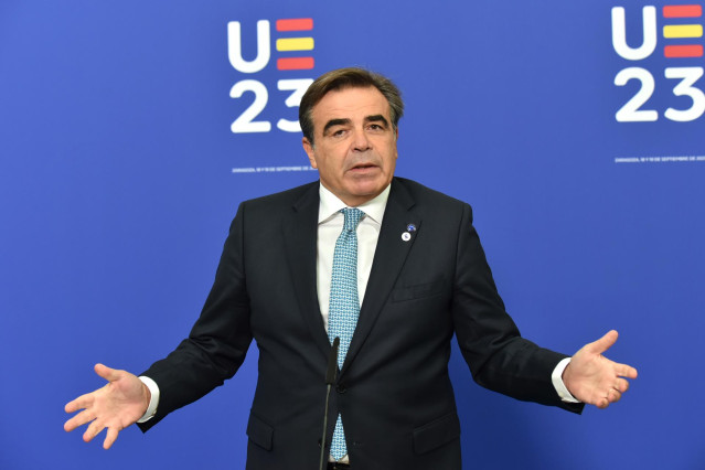 Archivo - El vicepresidente para la Promoción de nuestro Modo de Vida Europeo en la Comisión Europea, Margaritis Schinas, atiende a los medios de comunicación, en el Palacio de Congresos, a 18 de septiembre de 2023 en Zaragoza, Aragón (España). La ministr