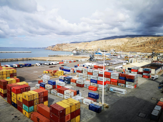 Archivo - Terminal de contenedores del puerto de Almería