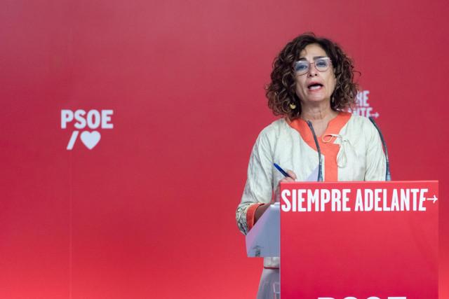 Archivo - La vicesecretaria general del PSOE y ministra de Hacienda en funciones, María Jesús Montero, ofrece una rueda de prensa en la sede del PSOE.