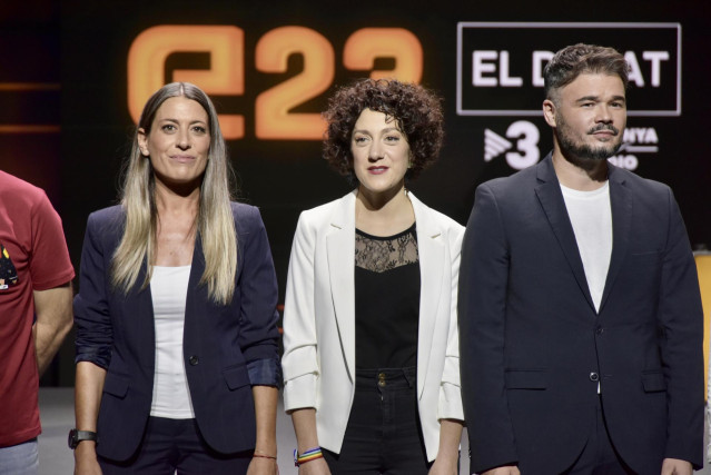 Archivo - Míriam Nogueras (Junts), Aina Vidal (Sumar), y Gabriel Rufián (ERC), en un debate electoral de 23 de julio