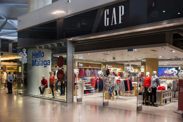 Archivo - Tienda de Gap en el aeropuerto de Málaga.