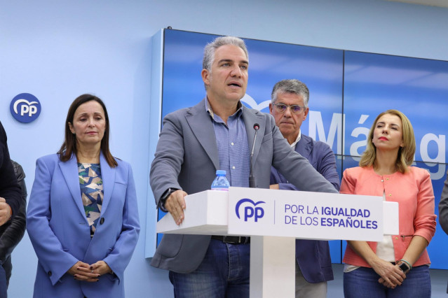 El coordinador general del PP, Elías Bendodo, en rueda de prensa en la sede provincial del partido en Mälaga.