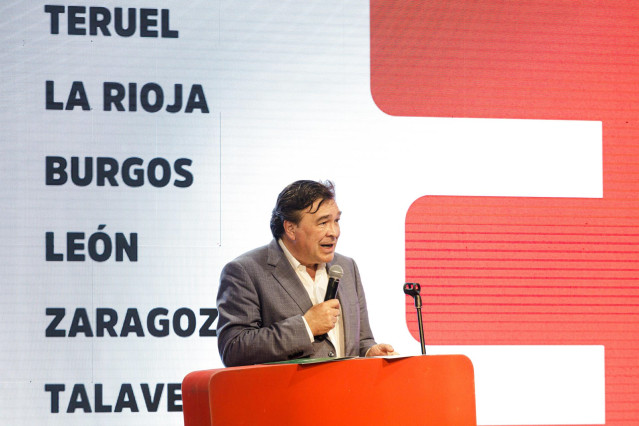 Archivo - El exdiputado de Teruel Existe y portavoz de la Federación de partidos de la España Vaciada, Tomás Guitarte, interviene durante un acto de precampaña de España Vaciada, en el Espacio Rastro Madrid, a 29 de abril de 2023, en Madrid (España).
