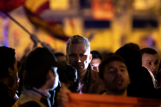 El portavoz de Vox en el Ayuntamiento de Madrid, Javier Ortega Smith, durante una manifestación contra la amnistía frente a la sede del PSOE en Ferraz