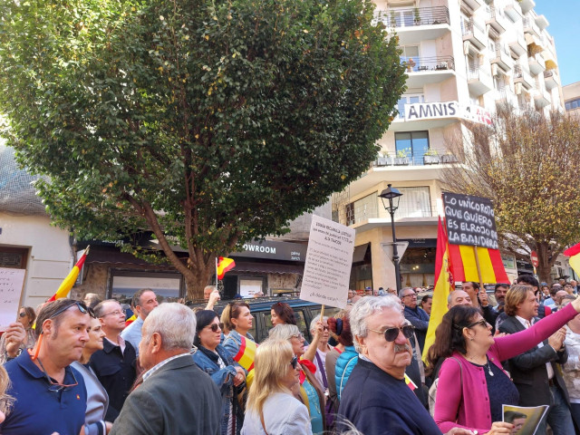 Unas 300 personas se concentran en Palma contra la amnistía y en defensa de 