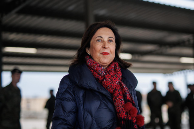 La ministra de Defensa, en funciones, Margarita Robles, realiza una visita a la Brigada 'Almogávares' VI de Paracaidistas en sus instalaciones de la Base 'Príncipe', a 8 de noviembre de 2023, en Paracuellos de Jarama, Madrid (España).