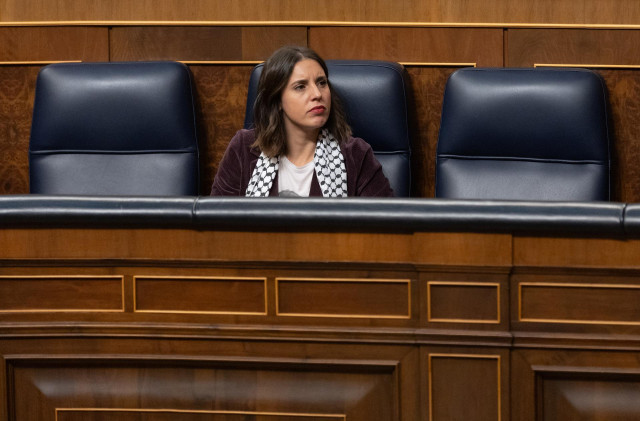 La ministra de Igualdad en funciones, Irene Montero, durante la segunda sesión del debate de investidura de Pedro Sánchez como presidente de Gobierno, en el Congreso de los Diputados, a 16 de noviembre de 2023, en Madrid (España). El Salón de Plenos del C