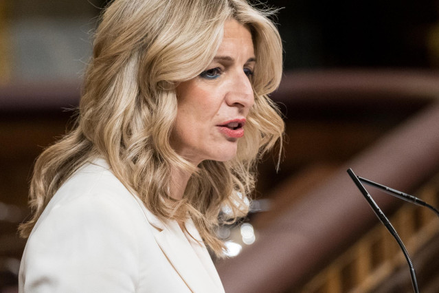 La vicepresidenta segunda y ministra de Trabajo y Economía Social en funciones, Yolanda Díaz, interviene durante la primera sesión del debate de investidura de Pedro Sánchez en el Congreso.