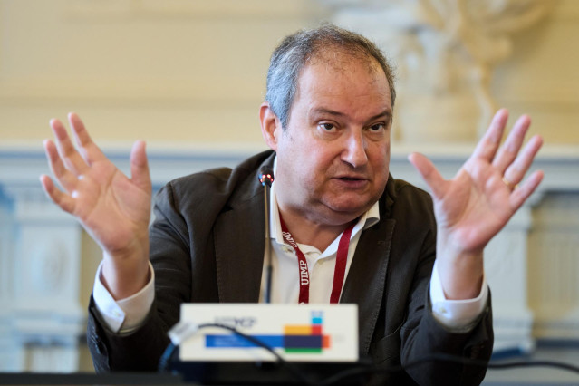 Archivo - El nuevo ministro de Industria y Turismo, Jordi Hereu, en una foto de archivo del 21 de junio de 2023, en Santander, Cantabria (España), durante  su participación en un curso de APIE en la Universidad Internacional Menéndez Pelayo (UIMP).