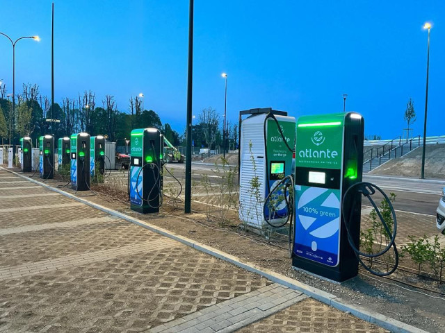 Punto de carga con tecnología desarrollada por Wallabox y Atlante