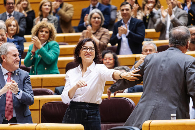 La senadora del PSOE Eva María Granados (c) durante una sesión plenaria, en el Senado, a 14 de noviembre de 2023, en Madrid (España). La Comisión de Reglamento del Senado ha avalado la reforma propuesta por el PP para dilatar hasta dos meses la tramitació