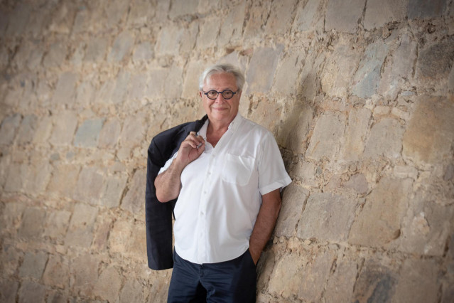 Archivo - El exalcalde Joan Clos, durante una entrevista para Europa Press, en el mercado de St. Antoni, a 16 de junio de 2022, en Barcelona, Catalunya (España). Clos ostentó el cargo de alcalde de Barcelona entre 1997 y 2006