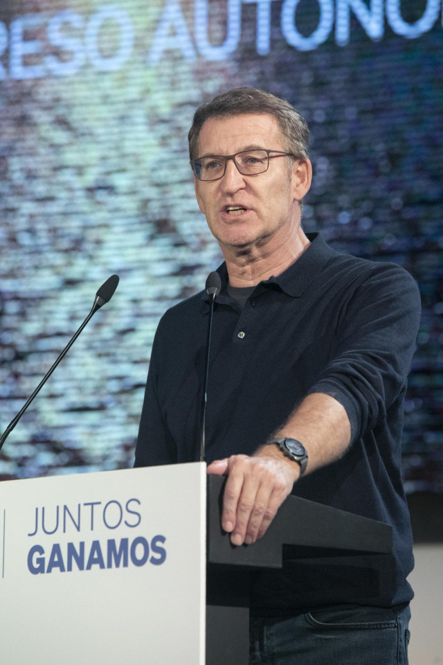 El presidente del Partido Popular, Alberto Núñez Feijóo, interviene durante la clausura del XVIII Congreso del PP de Asturias, en el Palacio de Exposiciones y Congresos, a 18 de noviembre de 2023, en Oviedo, Asturias (España). Durante el Congreso, que se