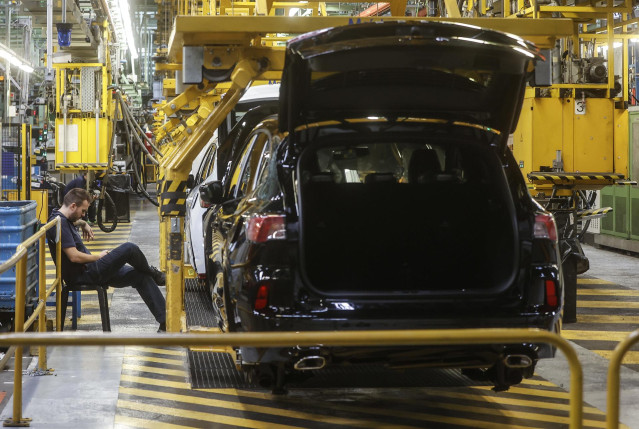 Archivo - Un vehículo en la fábrica de Ford en Almussafes, a 24 de octubre de 2022, en Almussafes, Valencia, Comunidad Valenciana (España). La dirección de Ford ha convocado a los sindicatos para una reunión de la Comisión Negociadora del Expediente de Re