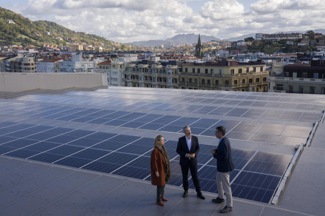 Placas solares instaladas en el Kursaal de San Sebastián