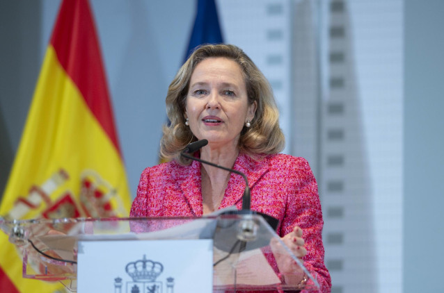 La nueva vicepresidenta primera y ministra de Asuntos Económicos, Nadia Calviño, interviene durante la entrega de la cartera de Transformación Digital, en la sede del Ministerio de Asuntos Económicos y Transformación, a 21 de noviembre de 2023, en Madrid
