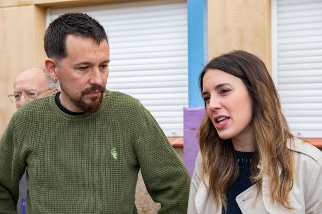 Archivo - La ministra de Igualdad, Irene Montero y el exvicepresidente segundo del Gobierno y exlíder de Podemos Pablo Iglesias, ejercen su derecho al voto en el Colegio Público La Navata, a 28 de mayo de 2023, en Madrid (España).