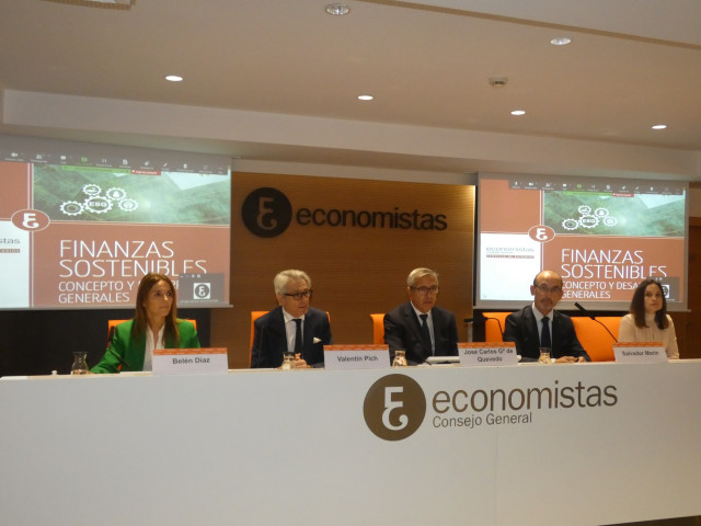 Foto del Consejo General de Economistas (CGE) en la presentación del estudio 'Finanzas sostenibles. Concepto y desarrollos generales,'.