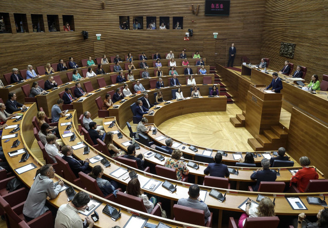 Archivo - Vista general del acto de toma de posesión del nuevo presidente de la Generalitat valenciana, en el pleno de Les Corts valencianas, a 17 de julio de 2023, en Valencia, Comunidad Valenciana (España). Mazón ha tomado posesión de su nuevo cargo com