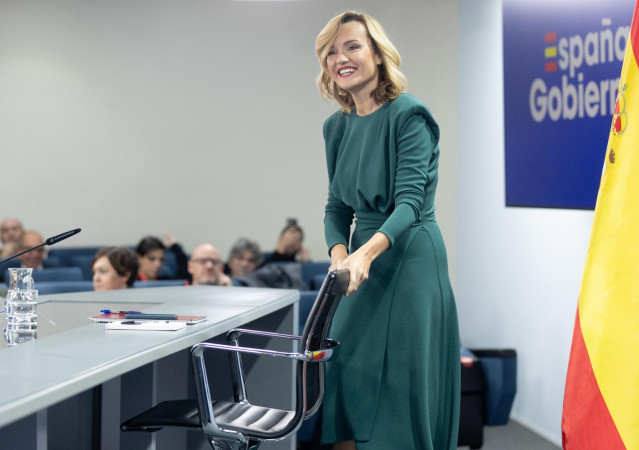 La portavoz del gobierno y ministra de Educación, Formación Profesional y Deporte, Pilar Alegría, a su llegada a una rueda de prensa posterior a la reunión del Consejo de Ministros, en el Palacio de la Moncloa, a 22 de noviembre de 2023.