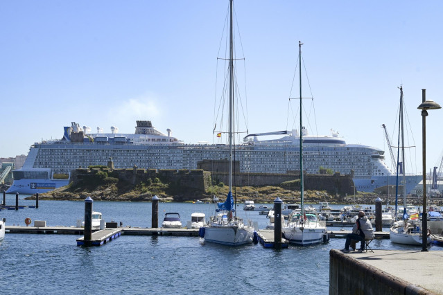 Archivo - El buque trasatlántico ‘Anthem of the Seas’ atracado en el puerto de A Coruña para salir rumbo al puerto francés de Le Havre, a 26 de mayo de 2022, en A Coruña (Galicia).