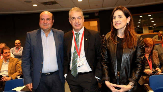 Archivo - El presidente del EBB del PNV, Andoni Ortuzar, el Lehendakari, Iñigo Urkullu, y la presidenta del Parlamento Vasco, Bakartxo Tejeria, en un acto