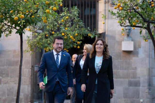 El presidente de la Generalitat, Pere Aragonès, y la consellera de Presidència, Laura Vilagrà, llegan a la reunión extraordinaria del Consell Executiu de este jueves.