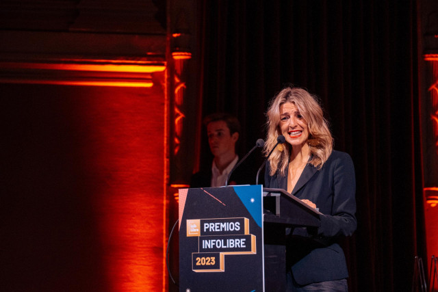 La vicepresidenta del Gobierno y líder de Sumar, Yolanda Díaz, interviene en los premios Infolibre 2023 en su tercera edición, en el Ateneo de Madrid, a 23 de noviembre de 2023, en Madrid (España).