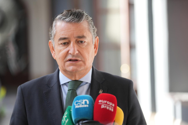 El consejero de la Presidencia, Interior, Diálogo Social y Simplificación Administrativa, Antonio Sanz