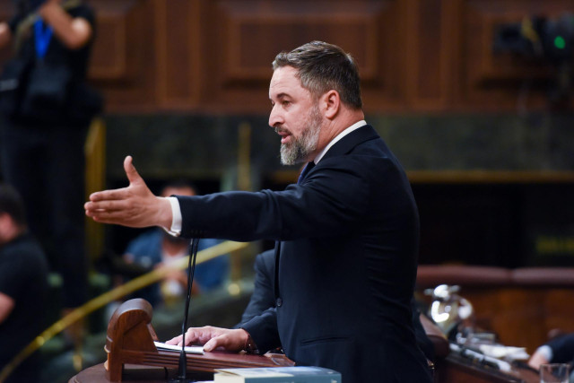 El líder de Vox, Santiago Abascal, interviene durante la primera sesión del debate de investidura de Pedro Sánchez como presidente de Gobierno, en el Congreso de los Diputados, a 15 de noviembre de 2023, en Madrid (España).
