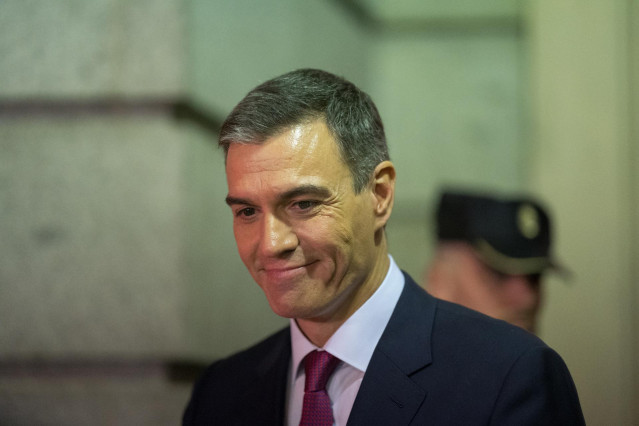 El presidente del Gobierno, Pedro Sánchez, a su salida de la primera sesión del debate de investidura