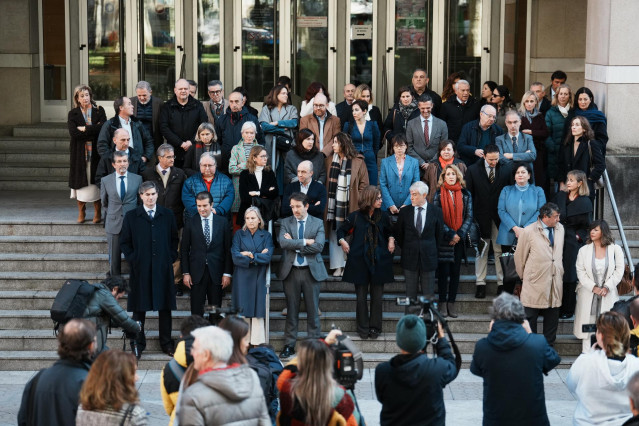 Magistrados vascos durante una concentración en la escalinata del Palacio de Justicia de la capital vizcaína, a 23 de noviembre de 2023, en Bilbao, Vizcaya, País Vasco (España). Hoy se ha convocado una concentración 