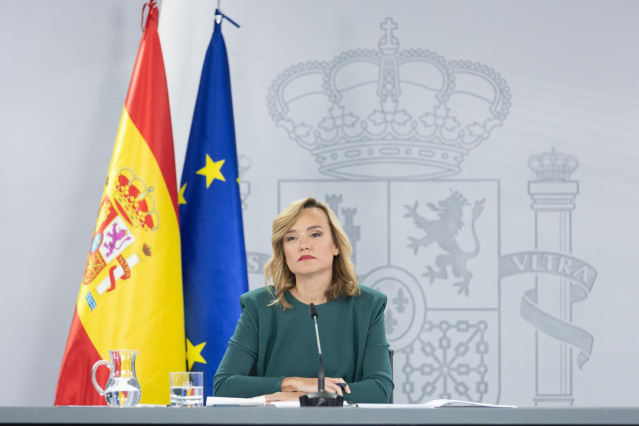 La portavoz del gobierno y ministra de Educación, Formación Profesional y Deportes, Pilar Alegría, ofrece una rueda de prensa posterior a la reunión del Consejo de Ministros, en el Palacio de la Moncloa, a 22 de noviembre de 2023, en Madrid (España).