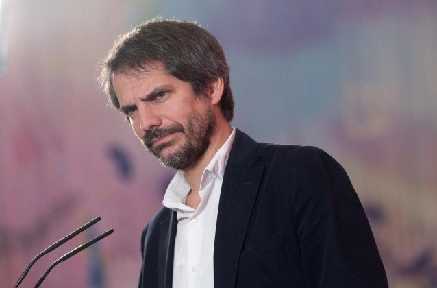 El ministro de Cultura y portavoz de Sumar, Ernest Urtasun, durante una rueda de prensa, en el Espacio Rastro, a 27 de noviembre de 2023, en Madrid (España).