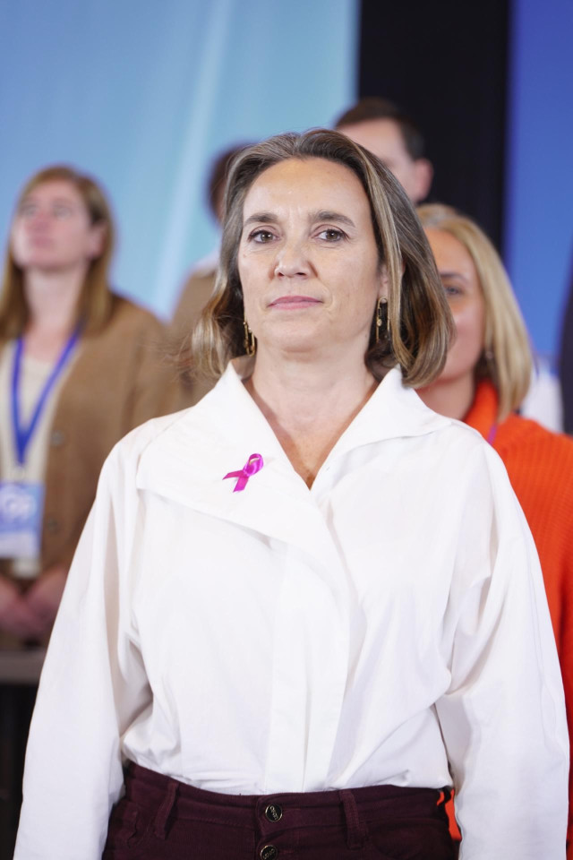 La secretaria general del PP, Cuca Gamarra, durante el Congreso Autonómico del PP, en el Recinto Ferial, a 25 de noviembre de 2023, en Albelda de Iregua, La Rioja (España). Durante el acto, que tiene carácter extraordinario, se ha llevado a cabo la elecci