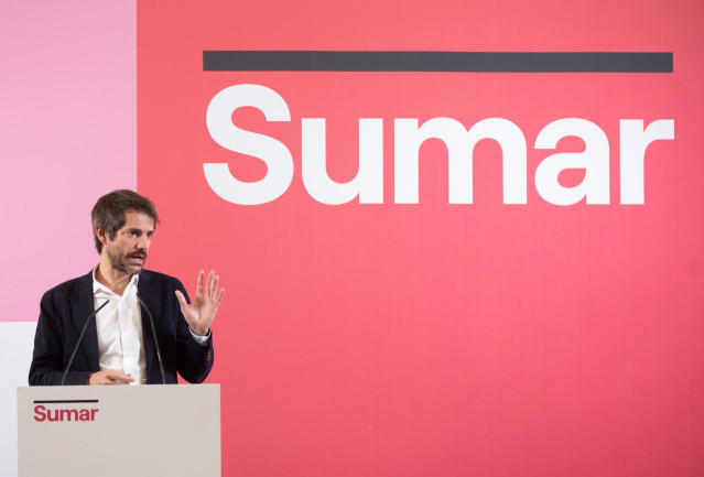 El ministro de Cultura y portavoz de Sumar, Ernest Urtasun, durante una rueda de prensa, en el Espacio Rastro, a 27 de noviembre de 2023, en Madrid (España).