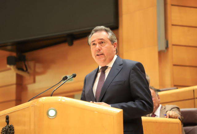 Archivo - El secretario general del PSOE-A y senador, Juan Espadas, defiende una moción en el Senado. (Foto de archivo).