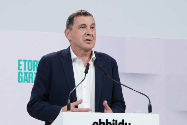 El coordinador general de EH Bildu, Arnaldo Otegi, durante una rueda de prensa