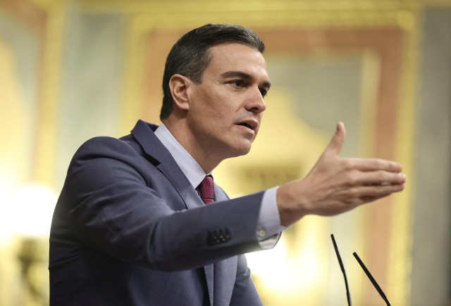 Archivo - El presidente del Gobierno, Pedro Sánchez, interviene en una sesión plenaria