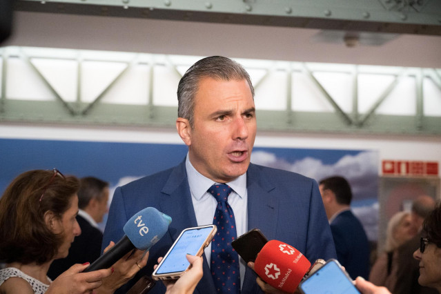 Archivo - El portavoz de VOX en el Ayuntamiento de Madrid, Javier Ortega Smith, ofrece declaraciones a los medios, a su salida de un pleno