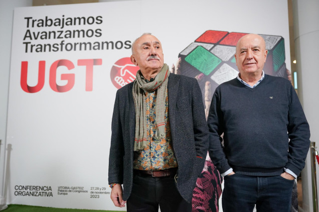 El secretario general de UGT, Pepe Álvarez (i), y el secretario general de UGT Euskadi, Raúl Arza (d), durante la primera Conferencia Organizativa de UGT, en el Palacio de Congresos Europa